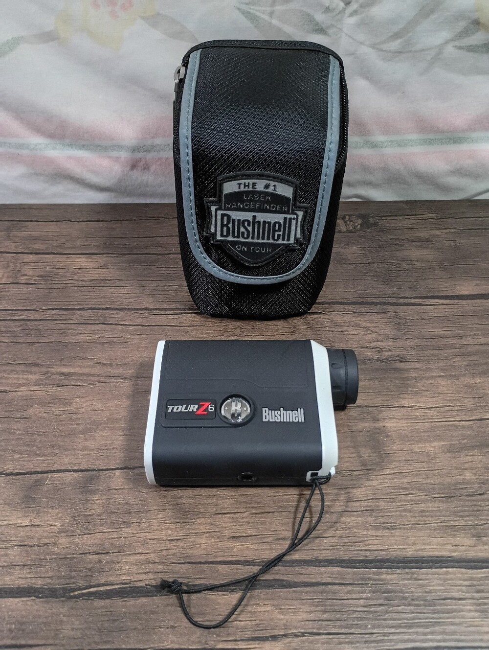 Bushnell Golf Tour Z6 Jolt Rangefinder White/Black With Case